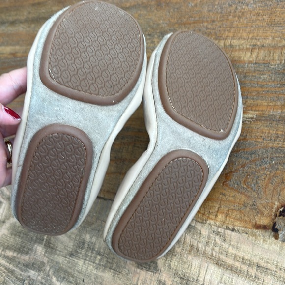 Yosi Samara Foldable Ballet Flat in Simply Taupe Patent Leather - Picture 7 of 13